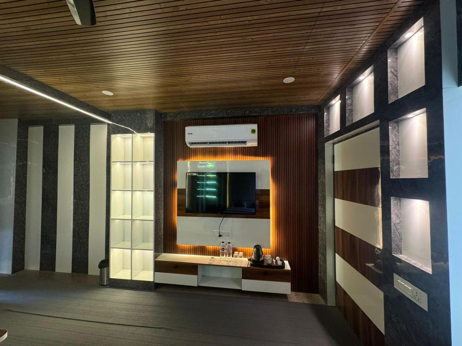 Hotel Dev Ganga Rishīkesh Extérieur photo