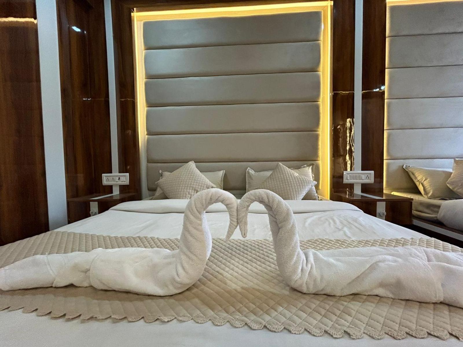 Hotel Dev Ganga Rishīkesh Extérieur photo