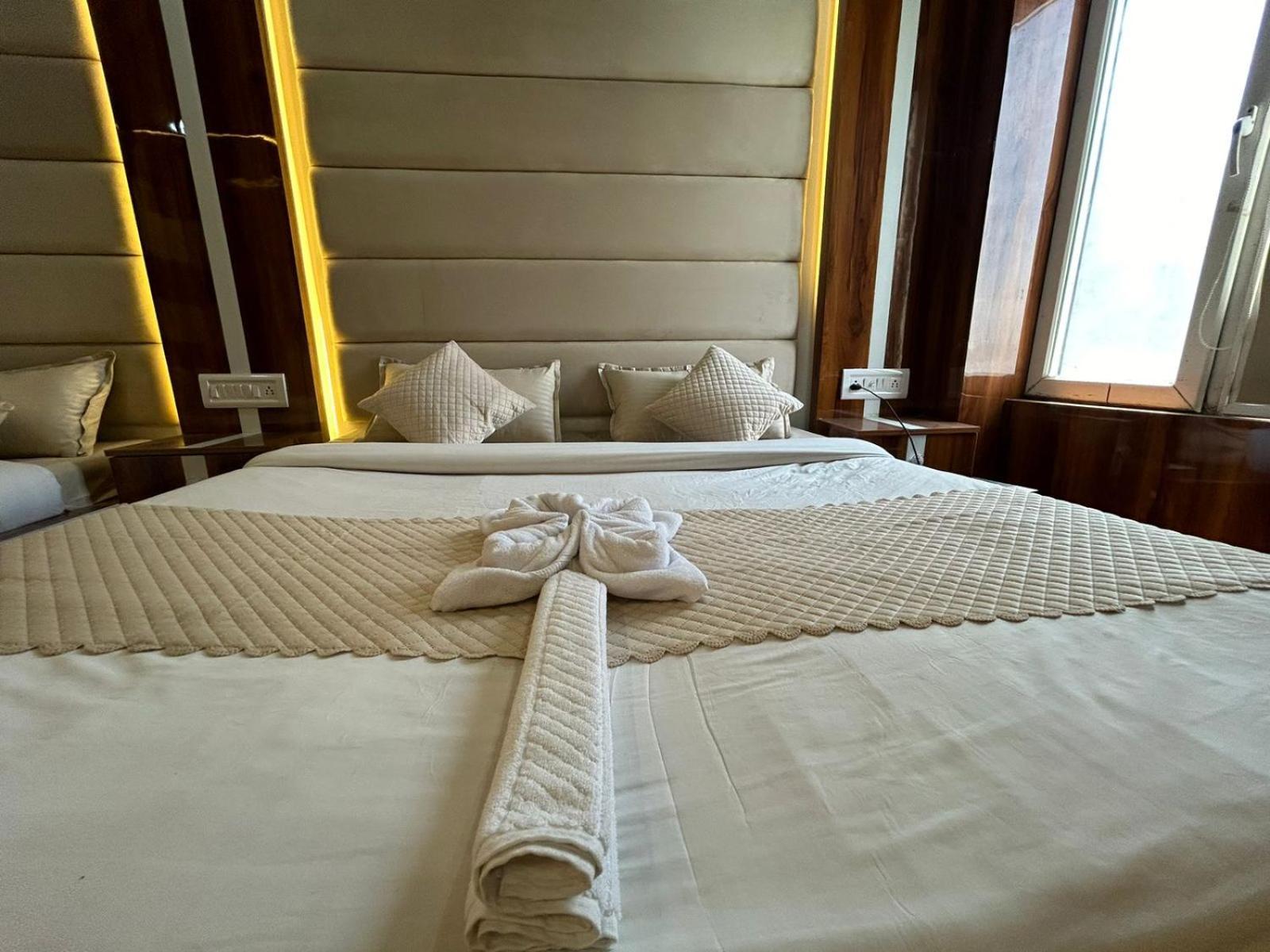 Hotel Dev Ganga Rishīkesh Extérieur photo