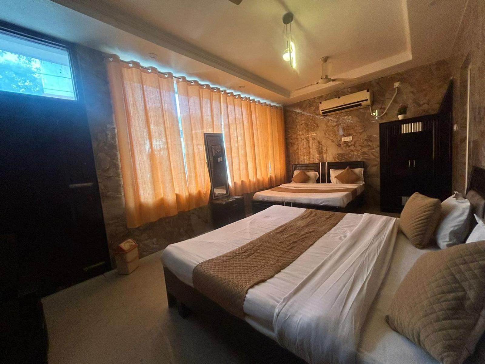 Hotel Dev Ganga Rishīkesh Extérieur photo