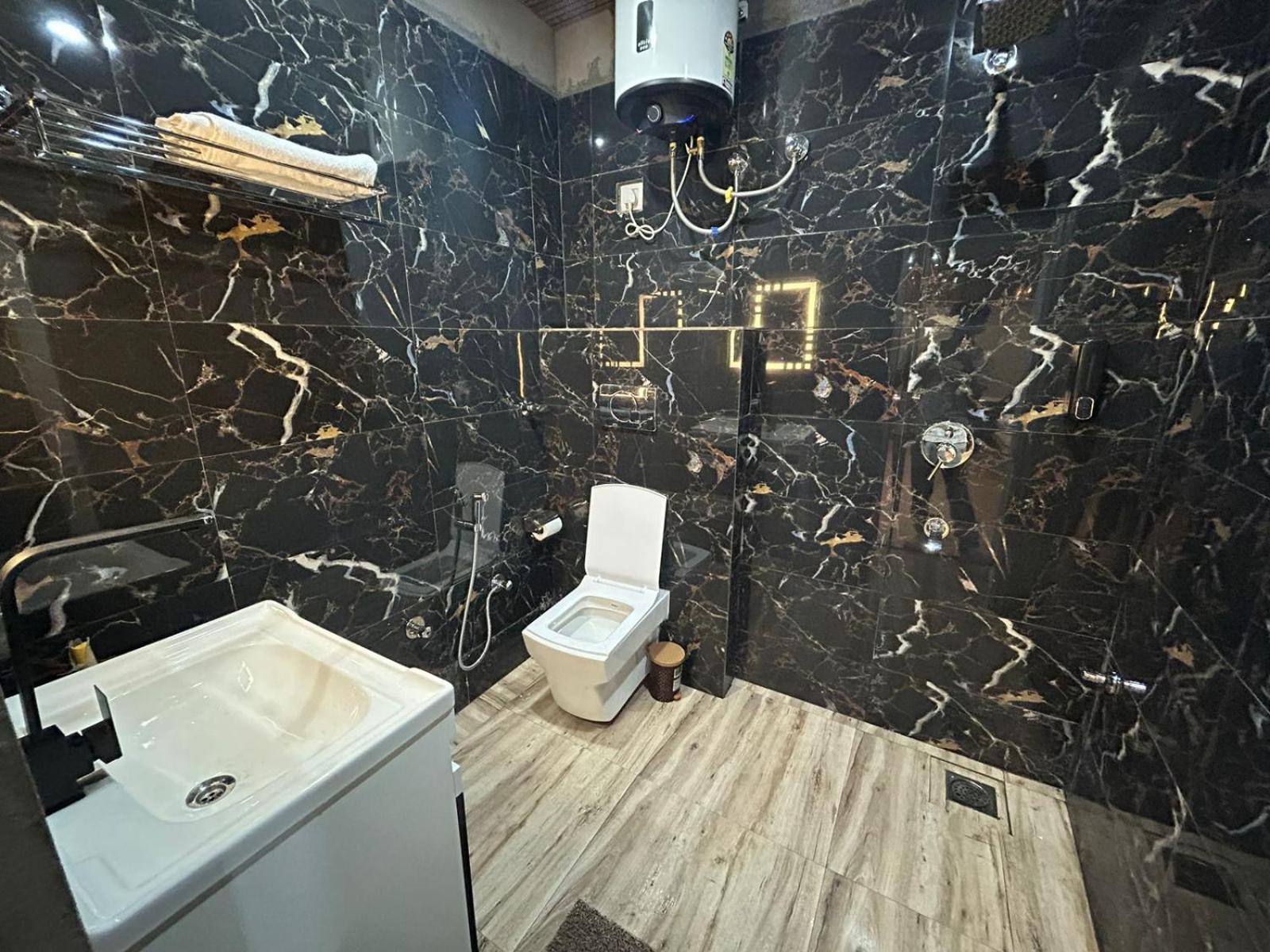 Hotel Dev Ganga Rishīkesh Extérieur photo